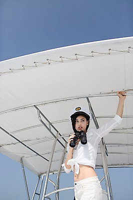 포토 JPG 주간 외국인 해외기획촬영 모자 계절 여자 2013년태국 여행 요트 하늘 휴가 휴식 한명 서기 들기 사람 동양인 상반신 20대 성인 야외 여름 여름휴가 바캉스 쌍안경 망원경 관찰 관측 마린룩 선박 청년만 청년여자만 청년여자한명만 성인여자한명만 국내포토 자연요소 1 잡화 옷 컨셉 수상교통 모션 인종 청년 배 여자만 여자한명만 성인여자만 성인만 파일형식 여름_계절