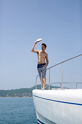 포토 JPG 주간 전신 외국인 해외기획촬영 모자 계절 남자 수영복 바다 2013년태국 여행 포즈 요트 난간 모션 하늘 휴가 휴식 한명 서기 들기 사람 동양인 20대 성인 해변 야외 여름 여름휴가 바캉스 선박 청년만 청년남자만 청년남자한명만 성인남자한명만 국내포토 자연요소 1 잡화 옷 컨셉 수상교통 배_교통 인종 청년 남자만 남자한명만 성인남자만 성인만 파일형식 여름_계절