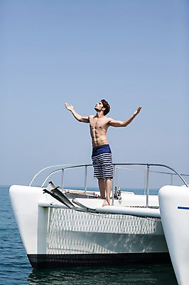 포토 JPG 주간 전신 외국인 해외기획촬영 계절 남자 수영복 바다 2013년태국 여행 포즈 요트 모션 하늘 팔벌리기 휴가 휴식 한명 서기 사람 동양인 20대 성인 해변 야외 여름 여름휴가 바캉스 눈감음 선박 청년만 청년남자만 청년남자한명만 성인남자한명만 국내포토 자연요소 1 옷 컨셉 수상교통 배_교통 인종 청년 남자만 남자한명만 성인남자만 성인만 파일형식 여름_계절