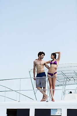 포토 JPG 주간 전신 외국인 해외기획촬영 커플 계절 여자 남자 수영복 행복 여유 2013년태국 여행 포즈 요트 안기 하늘 휴가 휴식 함께함 사랑 서기 사람 동양인 20대 성인 야외 두명 앞모습 여름 여름휴가 바캉스 비키니 마주보기 선박 청년만 성인만 국내포토 자연요소 옷 감정 뷰포인트 컨셉 수상교통 배_교통 관계 모션 인종 청년 파일형식 여름_계절