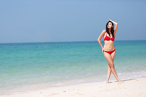 포토 JPG 주간 외국인 해외기획촬영 계절 여자 수영복 바다 2013년태국 여행 포즈 하늘 휴가 휴식 한명 서기 사람 동양인 20대 성인 해변 야외 앞모습 여름 여름휴가 바캉스 비키니 섹시 청년만 청년여자만 청년여자한명만 성인여자한명만 국내포토 자연요소 1 옷 뷰포인트 컨셉 모션 인종 청년 여자만 여자한명만 성인여자만 성인만 파일형식 여름_계절