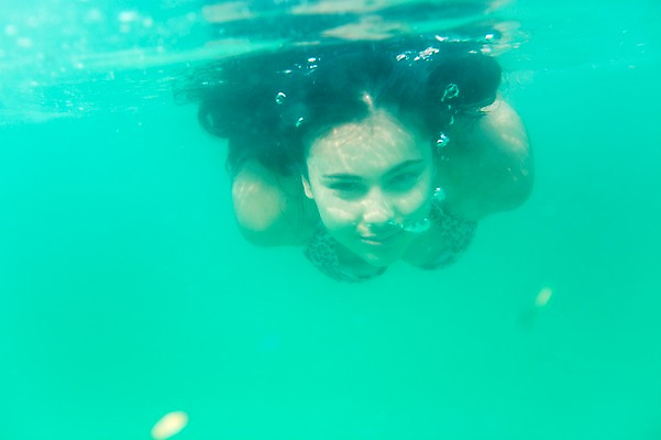 포토 JPG 주간 외국인 해외기획촬영 여자 수영복 바다 2013년태국 여행 휴가 휴식 한명 사람 동양인 상반신 20대 성인 야외 앞모습 물 여름 여름휴가 바캉스 비키니 수중 수영 잠수 청년만 청년여자만 청년여자한명만 성인여자한명만 수중사진 국내포토 자연요소 1 옷 계절 뷰포인트 컨셉 인종 청년 수상스포츠 여자만 여자한명만 성인여자만 성인만 파일형식 여름_계절