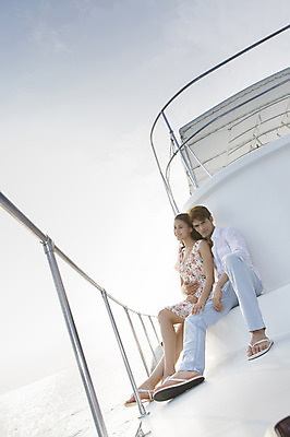 포토 JPG 주간 전신 외국인 해외기획촬영 커플 계절 여자 남자 행복 여유 바다 2013년태국 여행 포즈 요트 안기 하늘 휴가 휴식 함께함 사랑 미소 웃음 사람 앉기 동양인 20대 성인 해변 야외 두명 여름 여름휴가 바캉스 선박 청년만 성인만 국내포토 자연요소 감정 컨셉 수상교통 배_교통 관계 모션 표정 인종 청년 파일형식 여름_계절