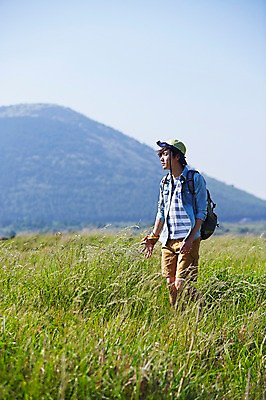 포토 JPG 주간 남자 여유 가방 배낭 레저 한국 한명 서기 사람 동양인 손짓 초원 상반신 20대 성인 야외 아웃포커스 레포츠 운동 제주도 눈감음 등산 트래킹 한국인 즐거움 상쾌 남자만 남자한명만 성인남자만 청년만 청년남자만 청년남자한명만 성인한명만 성인남자한명만 성인만 국내포토 자연요소 1 잡화 감정 아시아 모션 촬영기법 건강 인종 청년 파일형식