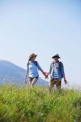 포토 JPG 주간 라이프스타일 커플 여자 남자 여유 커플라이프 가방 배낭 레저 한국 서기 미소 웃음 사람 동양인 손짓 초원 상반신 20대 성인 야외 두명 아웃포커스 레포츠 운동 제주도 손잡기 등산 트래킹 한국인 즐거움 상쾌 청년만 성인만 국내포토 자연요소 잡화 감정 아시아 관계 모션 촬영기법 표정 건강 인종 청년 생활 파일형식