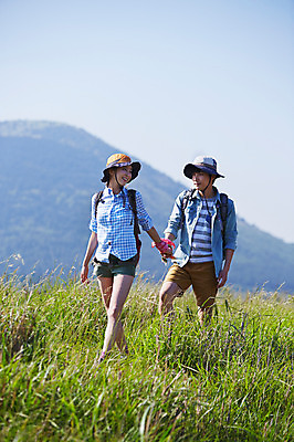 포토 JPG 주간 라이프스타일 커플 응시 여자 남자 여유 커플라이프 가방 배낭 레저 한국 서기 미소 웃음 사람 동양인 초원 상반신 20대 성인 야외 두명 아웃포커스 레포츠 운동 제주도 손잡기 등산 트래킹 한국인 즐거움 상쾌 청년만 성인만 국내포토 자연요소 시선 잡화 감정 아시아 관계 모션 촬영기법 표정 건강 인종 청년 생활 파일형식