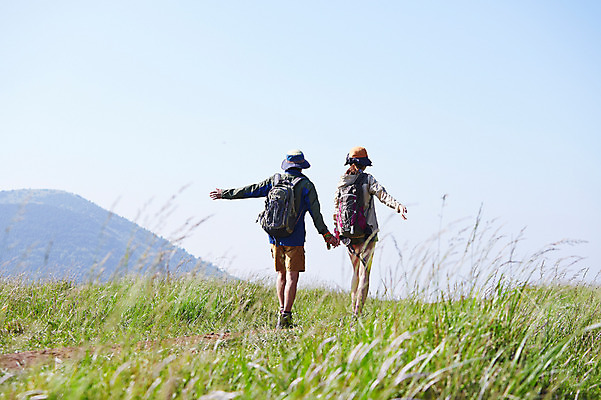 포토 JPG 주간 전신 라이프스타일 커플 여자 남자 여유 커플라이프 가방 배낭 팔벌리기 레저 한국 아웃도어 서기 사람 동양인 손짓 초원 상반신 20대 성인 야외 두명 뒷모습 아웃포커스 레포츠 운동 제주도 손잡기 등산 트래킹 한국인 등산복 즐거움 상쾌 청년만 성인만 국내포토 자연요소 잡화 옷 감정 아시아 뷰포인트 관계 모션 촬영기법 건강 인종 청년 생활 파일형식