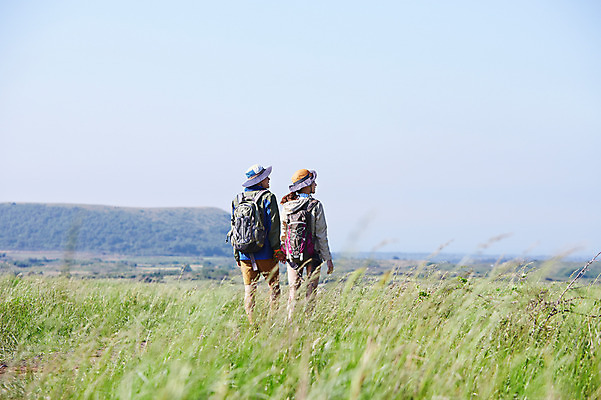 포토 JPG 주간 라이프스타일 커플 응시 여자 남자 여유 커플라이프 가방 배낭 레저 한국 아웃도어 서기 사람 동양인 초원 상반신 20대 성인 야외 두명 뒷모습 아웃포커스 레포츠 운동 제주도 손잡기 등산 트래킹 한국인 등산복 즐거움 상쾌 청년만 성인만 국내포토 자연요소 시선 잡화 옷 감정 아시아 뷰포인트 관계 모션 촬영기법 건강 인종 청년 생활 파일형식