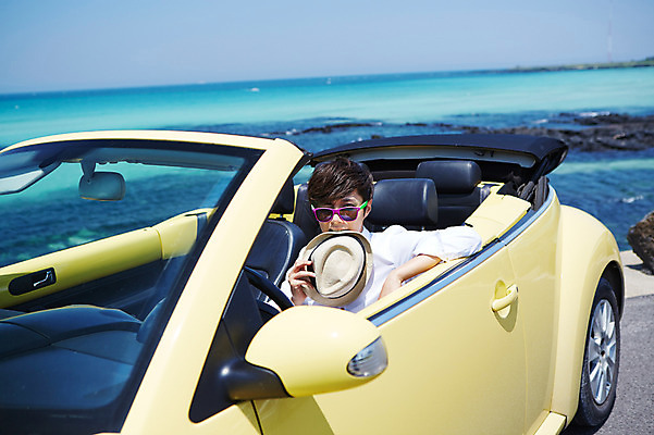 포토 JPG 주간 남자 도로 길 여유 바다 여행 신랑 결혼 자동차 한국 윙크 한명 들기 사람 앉기 동양인 상반신 20대 성인 해변 야외 아웃포커스 선글라스 제주도 한국인 오픈카 상쾌 해안도로 남자만 남자한명만 성인남자만 청년만 청년남자만 청년남자한명만 성인한명만 성인남자한명만 성인만 국내포토 자연요소 1 감정 아시아 안경 육상교통 교통시설 모션 승용차 촬영기법 표정 인종 이벤트 청년 파일형식