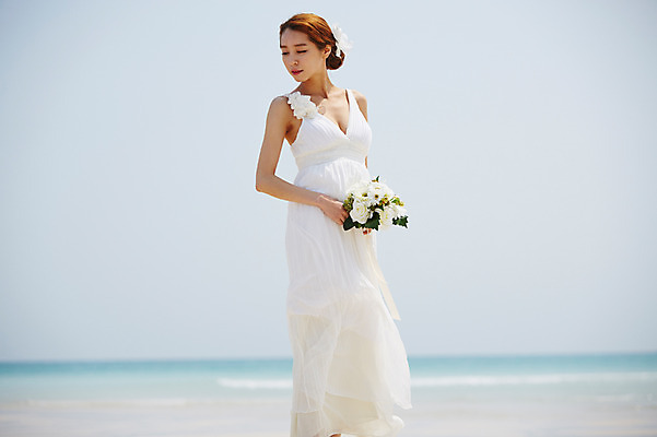 포토 JPG 주간 드레스 여자 꽃 행복 여유 신부 부케 여행 웨딩드레스 결혼 한국 한명 서기 들기 사람 동양인 상반신 20대 성인 해변 야외 아웃포커스 제주도 기쁨 한국인 여자만 여자한명만 성인여자만 청년만 청년여자만 성인한명만 청년여자한명만 성인여자한명만 성인만 국내포토 자연요소 식물 1 옷 감정 아시아 바다 꽃다발 모션 촬영기법 인종 이벤트 청년 파일형식