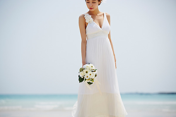 포토 JPG 주간 드레스 여자 꽃 행복 여유 신부 부케 여행 웨딩드레스 결혼 한국 한명 서기 미소 웃음 들기 사람 동양인 상반신 20대 성인 해변 야외 앞모습 아웃포커스 제주도 눈감음 기쁨 한국인 여자만 여자한명만 성인여자만 청년만 청년여자만 성인한명만 청년여자한명만 성인여자한명만 성인만 국내포토 자연요소 식물 1 옷 감정 아시아 바다 뷰포인트 꽃다발 모션 촬영기법 표정 인종 이벤트 청년 파일형식