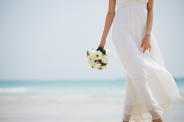 포토 JPG 주간 드레스 여자 꽃 행복 여유 신부 부케 여행 웨딩드레스 결혼 한국 한명 서기 들기 사람 동양인 20대 성인 해변 야외 아웃포커스 신체부위 제주도 기쁨 한국인 하반신 여자만 여자한명만 성인여자만 청년만 청년여자만 성인한명만 청년여자한명만 성인여자한명만 성인만 국내포토 자연요소 식물 1 옷 감정 아시아 바다 꽃다발 모션 촬영기법 인종 이벤트 청년 파일형식