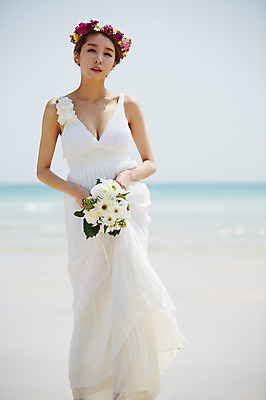 포토 JPG 주간 드레스 여자 꽃 행복 여유 신부 부케 여행 웨딩드레스 결혼 한국 한명 서기 들기 사람 동양인 상반신 20대 성인 해변 야외 앞모습 아웃포커스 제주도 화관 기쁨 한국인 여자만 여자한명만 성인여자만 청년만 청년여자만 성인한명만 청년여자한명만 성인여자한명만 성인만 국내포토 자연요소 식물 1 옷 감정 아시아 바다 뷰포인트 꽃다발 모션 촬영기법 인종 이벤트 청년 파일형식