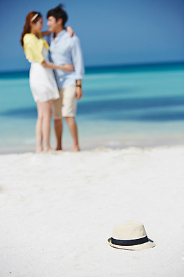 포토 JPG 주간 모자 라이프스타일 부부 커플 여자 남자 행복 여유 바다 커플라이프 여행 신혼부부 안기 휴가 휴식 한국 함께함 사랑 서기 사람 동양인 상반신 20대 성인 해변 야외 두명 옆모습 아웃포커스 캐주얼 모래사장 제주도 다정 기쁨 한국인 신혼여행 상쾌 신혼 청년만 성인만 국내포토 자연요소 잡화 옷 감정 아시아 뷰포인트 결혼 컨셉 관계 모션 촬영기법 인종 청년 생활 파일형식