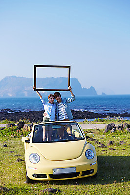 포토 JPG 주간 라이프스타일 부부 커플 여자 남자 행복 여유 바다 커플라이프 여행 액자 신혼부부 안기 자동차 휴가 휴식 프레임 한국 함께함 사랑 서기 미소 웃음 들기 사람 동양인 잔디 상반신 20대 성인 야외 두명 앞모습 아웃포커스 캐주얼 제주도 다정 기쁨 한국인 신혼여행 돌_바위 바위 오픈카 상쾌 신혼 사진틀 청년만 성인만 국내포토 자연요소 식물 옷 감정 아시아 육상교통 뷰포인트 결혼 컨셉 관계 모션 승용차 촬영기법 표정 틀 인종 청년 생활 파일형식