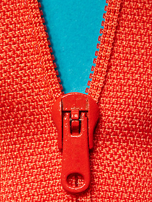 포토 JPG 스튜디오촬영 컬러 배경화면 하늘색 백그라운드 실내 근접촬영 사람없음 빨간색 금속 오픈 오브젝트 지퍼 국내포토 뷰포인트 재질 내부 파란색 파일형식