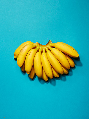 포토 JPG 스튜디오촬영 음식 컬러 하늘색 백그라운드 과일 바나나 실내 근접촬영 사람없음 노란색 트로피컬아트 국내포토 뷰포인트 내부 파란색 그림 파일형식