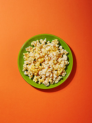 포토 JPG 스튜디오촬영 그릇 접시 음식 컬러 백그라운드 디저트 실내 근접촬영 사람없음 초록색 주황색 팝콘 국내포토 식기 뷰포인트 내부 파일형식