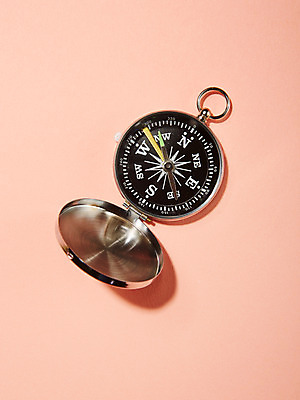 포토 JPG 스튜디오촬영 분홍색 컬러 백그라운드 실내 사람없음 나침반 방향 오브젝트 동서남북 국내포토 내부 파일형식