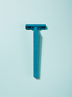 포토 JPG 스튜디오촬영 컬러 생활용품 하늘색 백그라운드 실내 사람없음 오브젝트 면도 면도기 면도칼 국내포토 모션 내부 파란색 위생용품 파일형식