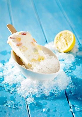 포토 JPG 스튜디오촬영 컬러 하늘색 과일 아이스크림 디저트 실내 풍경 근접촬영 사람없음 아웃포커스 여름 얼음 달콤 차가움 시원함 레몬 막대아이스크림 국내포토 자연요소 계절 음식 뷰포인트 촬영기법 내부 파란색 맛 파일형식