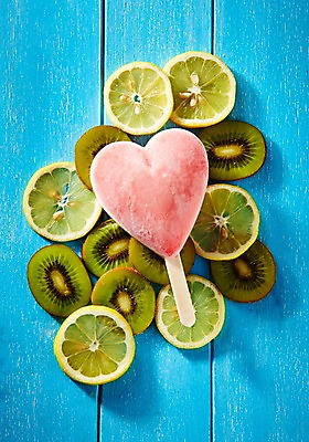 포토 JPG 스튜디오촬영 컬러 하늘색 과일 아이스크림 디저트 실내 키위 풍경 사람없음 여름 하트 달콤 차가움 시원함 국내포토 모양 계절 음식 내부 파란색 맛 파일형식