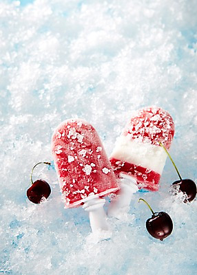 포토 JPG 스튜디오촬영 과일 아이스크림 디저트 실내 풍경 근접촬영 사람없음 아웃포커스 여름 얼음 체리 달콤 차가움 시원함 막대아이스크림 국내포토 자연요소 계절 음식 뷰포인트 촬영기법 내부 맛 파일형식