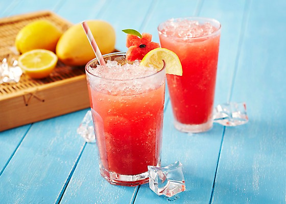 포토 JPG 스튜디오촬영 음료 과일 아이스크림 디저트 실내 빨대 풍경 사람없음 아웃포커스 장식 컵 여름 컬러풀 얼음 주스 달콤 차가움 과일주스 시원함 수박주스 국내포토 자연요소 식기 계절 음식 컬러 촬영기법 내부 맛 파일형식