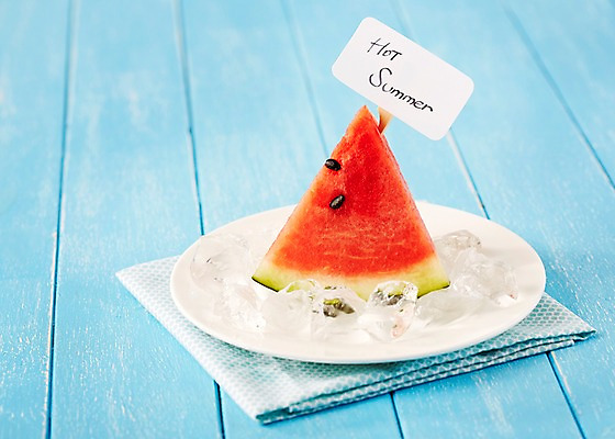 포토 JPG 스튜디오촬영 접시 컬러 하늘색 과일 아이스크림 디저트 여름음식 수박 실내 풍경 사람없음 빨간색 여름 얼음 팻말 달콤 차가움 시원함 제철음식 제철과일 과채 국내포토 자연요소 식기 계절 음식 채소 프레임 내부 파란색 맛 제철 파일형식 여름_계절