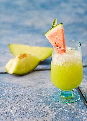 포토 JPG 스튜디오촬영 음료 컬러 과일 아이스크림 디저트 여름음식 수박 실내 풍경 사람없음 아웃포커스 컵 연두색 여름 얼음 주스 달콤 차가움 과일주스 시원함 멜론 멜론주스 제철음식 제철과일 국내포토 자연요소 식기 계절 음식 촬영기법 내부 초록색 맛 제철 파일형식 여름_계절