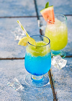 포토 JPG 스튜디오촬영 음료 아이스크림 디저트 실내 빨대 풍경 사람없음 아웃포커스 장식 컵 여름 얼음 주스 달콤 차가움 과일주스 시원함 국내포토 자연요소 식기 계절 음식 과일 촬영기법 내부 맛 파일형식