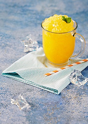 포토 JPG 스튜디오촬영 음료 컬러 아이스크림 디저트 실내 빨대 풍경 사람없음 아웃포커스 컵 여름 노란색 얼음 달콤 차가움 과일주스 시원함 망고주스 국내포토 자연요소 식기 계절 음식 과일 촬영기법 내부 주스 맛 파일형식