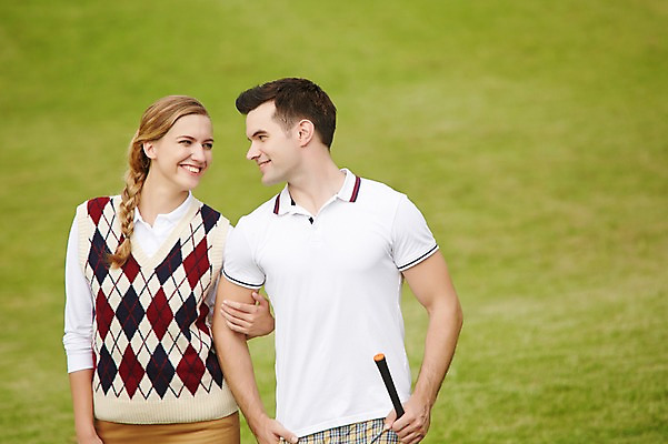 포토 JPG 주간 서양인 외국인 백인 해외기획촬영 커플 여자 남자 스포츠 2013년태국 골프 레저 웃음 사람 상반신 20대 성인 야외 두명 운동 마주보기 팔짱 골프웨어 청년만 성인만 국내포토 자연요소 옷 관계 모션 표정 건강 인종 청년 구기 파일형식