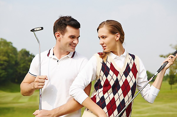 포토 JPG 주간 서양인 외국인 백인 해외기획촬영 커플 여자 남자 스포츠 2013년태국 골프 레저 웃음 들기 사람 상반신 20대 성인 야외 두명 운동 마주보기 경쟁 골프채 골프웨어 청년만 성인만 국내포토 자연요소 옷 컨셉 관계 모션 골프용품 표정 건강 인종 청년 구기 파일형식