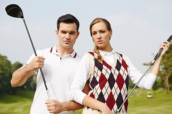 포토 JPG 주간 서양인 외국인 백인 해외기획촬영 커플 여자 남자 스포츠 2013년태국 골프 레저 들기 사람 상반신 20대 성인 야외 두명 앞모습 아웃포커스 운동 골프채 골프웨어 청년만 성인만 국내포토 자연요소 옷 뷰포인트 관계 모션 골프용품 촬영기법 건강 인종 청년 구기 파일형식