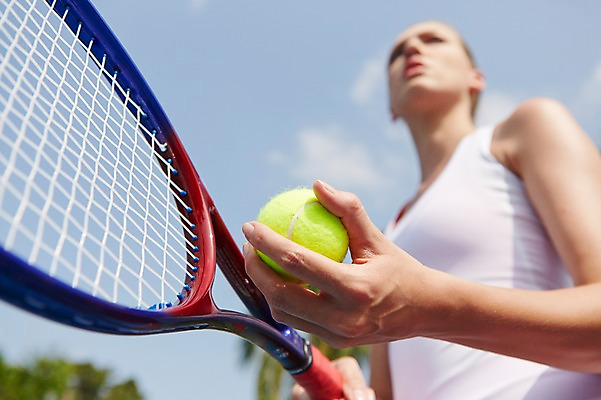 포토 JPG 주간 서양인 외국인 백인 해외기획촬영 여자 스포츠 2013년태국 로우앵글 공 레저 한명 들기 사람 상반신 20대 성인 야외 아웃포커스 운동 테니스 라켓 테니스라켓 테니스공 여자만 여자한명만 성인여자만 청년만 청년여자만 성인한명만 청년여자한명만 성인여자한명만 성인만 국내포토 자연요소 1 스포츠용품 뷰포인트 모션 촬영기법 건강 인종 청년 구기 테니스용품 파일형식