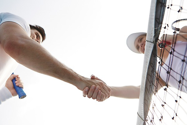 포토 JPG 주간 해외기획촬영 손 여자 남자 스포츠 2013년태국 로우앵글 레저 악수 사람 상반신 성인 야외 두명 신체부위 운동 테니스 성인만 국내포토 자연요소 뷰포인트 건강 손짓 구기 파일형식