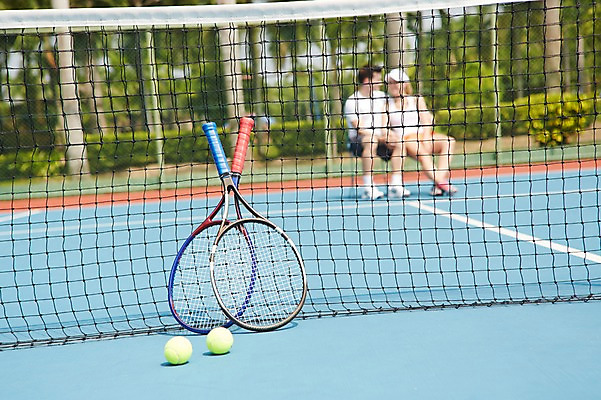 포토 JPG 주간 해외기획촬영 스포츠용품 스포츠 2013년태국 공 사람 야외 두명 아웃포커스 운동 테니스 라켓 테니스라켓 테니스장 테니스공 오브젝트 국내포토 자연요소 스포츠시설 촬영기법 건강 구기 테니스용품 파일형식