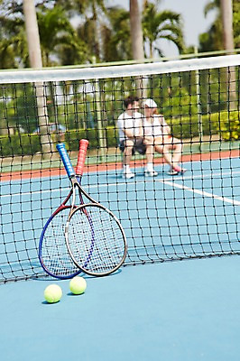 포토 JPG 주간 해외기획촬영 스포츠용품 스포츠 2013년태국 공 사람 야외 두명 아웃포커스 운동 테니스 라켓 테니스라켓 테니스장 테니스공 오브젝트 국내포토 자연요소 스포츠시설 촬영기법 건강 구기 테니스용품 파일형식