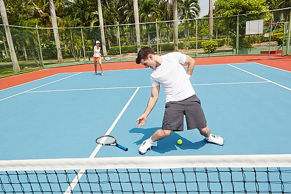 포토 JPG 주간 전신 서양인 외국인 백인 해외기획촬영 커플 여자 남자 스포츠 2013년태국 포즈 레저 서기 사람 20대 성인 야외 두명 운동복 운동 고통 테니스 테니스장 청년만 성인만 국내포토 자연요소 옷 감정 스포츠시설 관계 모션 건강 인종 청년 구기 파일형식