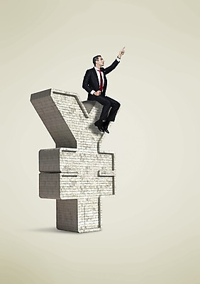 전신 PSD 서양인 외국인 백인 편집이미지 응시 남자 40대 비즈니스 한명 사람 앉기 정장 성인 옆모습 금융 경제 가리킴 비즈니스맨 화폐기호 엔 남자만 남자한명만 성인남자만 성인한명만 성인남자한명만 중년만 중년남자만 중년남자한명만 성인만 이미지편집 1 기호 시선 옷 뷰포인트 중년 돈 모션 인종 손짓 직장인 화폐 파일형식