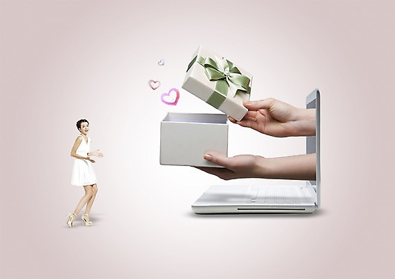 전신 PSD 서양인 외국인 백인 편집이미지 우먼라이프 손 원피스 여자 모바일 선물 서기 들기 사람 이벤트 20대 성인 옆모습 신체부위 선물상자 노트북 쇼핑 하트 온라인쇼핑 모바일쇼핑 청년만 성인만 이미지편집 모양 라이프스타일 옷 뷰포인트 모션 인종 청년 전자제품 상자 온라인 파일형식