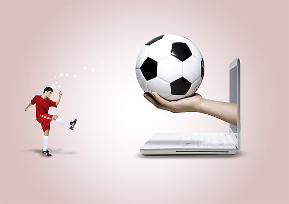 전신 PSD 외국인 편집이미지 손 남자 스포츠 포즈 축구공 공 축구선수 운동선수 서기 들기 사람 동양인 20대 성인 옆모습 신체부위 노트북 운동복 운동 축구 킥 청년만 성인만 이미지편집 옷 뷰포인트 축구용품 모션 건강 인종 청년 전자제품 구기 파일형식