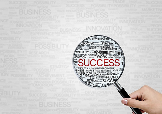 PSD 편집이미지 문자 손 영어 비즈니스 성공 돋보기 들기 신체부위 작업실 확대 혁명 가능 이미지편집 컨셉 모션 사람 파일형식