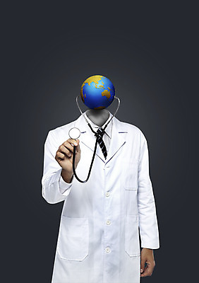PSD 편집이미지 직업 교육 남자 지구 의학 청진기 한명 들기 사람 상반신 치료 글로벌 지구본 진료 의사 의사가운 글로벌교육 남자만 남자한명만 이미지편집 1 의료기기 모션 의료진 가운 파일형식