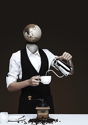 PSD 편집이미지 직업 여자 교육 지구 커피 유니폼 주전자 한명 들기 사람 상반신 컵 글로벌 지구본 원두 붓기 커피잔 티스푼 컵받침 바리스타 글로벌교육 분쇄기 여자만 여자한명만 이미지편집 1 식기 옷 음료 모션 주방용품 잔 숟가락 받침대 파일형식