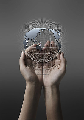 PSD 편집이미지 손 지구 세계지도 지도 비즈니스 신체부위 글로벌 지구본 글로벌비즈니스 양손 이미지편집 사람 세계 파일형식