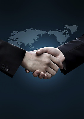 PSD 편집이미지 손 세계지도 지도 비즈니스 협력 악수 협상 두명 신체부위 글로벌 손잡기 글로벌비즈니스 비즈니스맨 이미지편집 남자 모션 사람 손짓 세계 직장인 파일형식