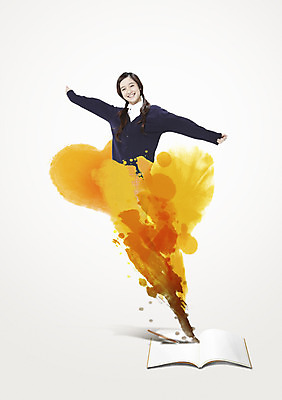 PSD 외국인 편집이미지 학생 여학생 여자 교육 교복 캘리그라피 청소년 팔벌리기 한명 웃음 사람 동양인 상반신 10대 책 청소년교육 여자만 여자한명만 십대만 십대여자만 십대여자한명만 이미지편집 1 옷 모션 표정 인종 파일형식