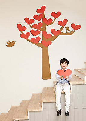 포토 JPG 스튜디오촬영 전신 나무 남자 초등학생 어린이 조류 실내 한명 들기 사람 앉기 동양인 이벤트 소년 앞모습 계단 한국인 하트 하트나무 남자만 남자한명만 어린이만 소년만 소년한명만 국내포토 모양 식물 동물 1 학생 뷰포인트 모션 인종 내부 파일형식